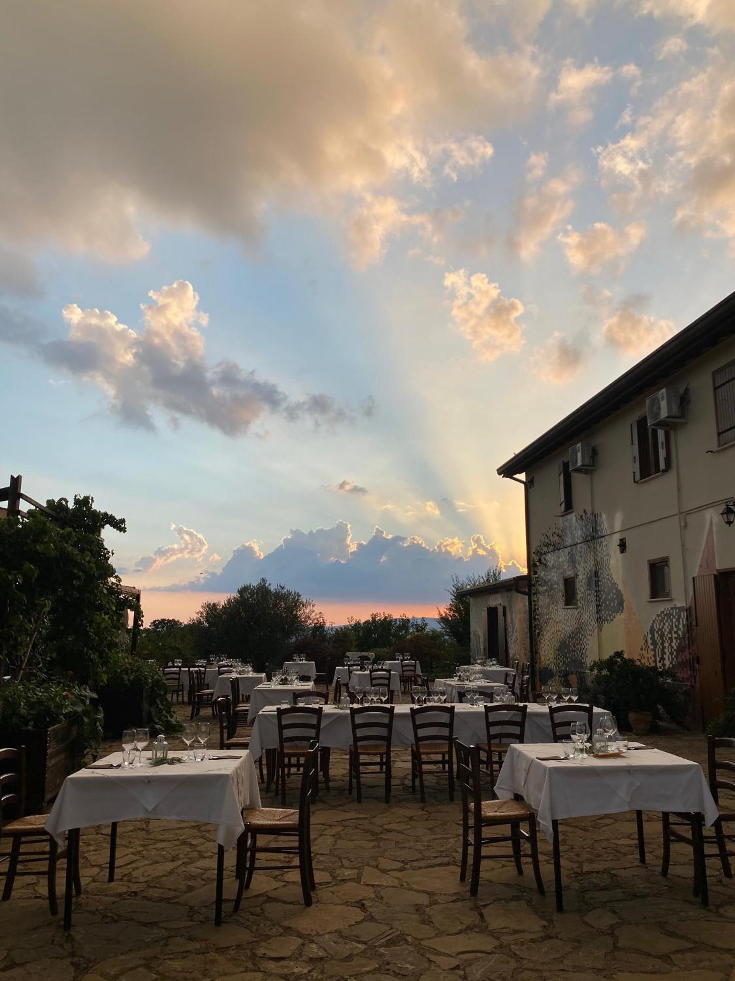 Agriturismo Il Riccio モンティッキオ エクステリア 写真
