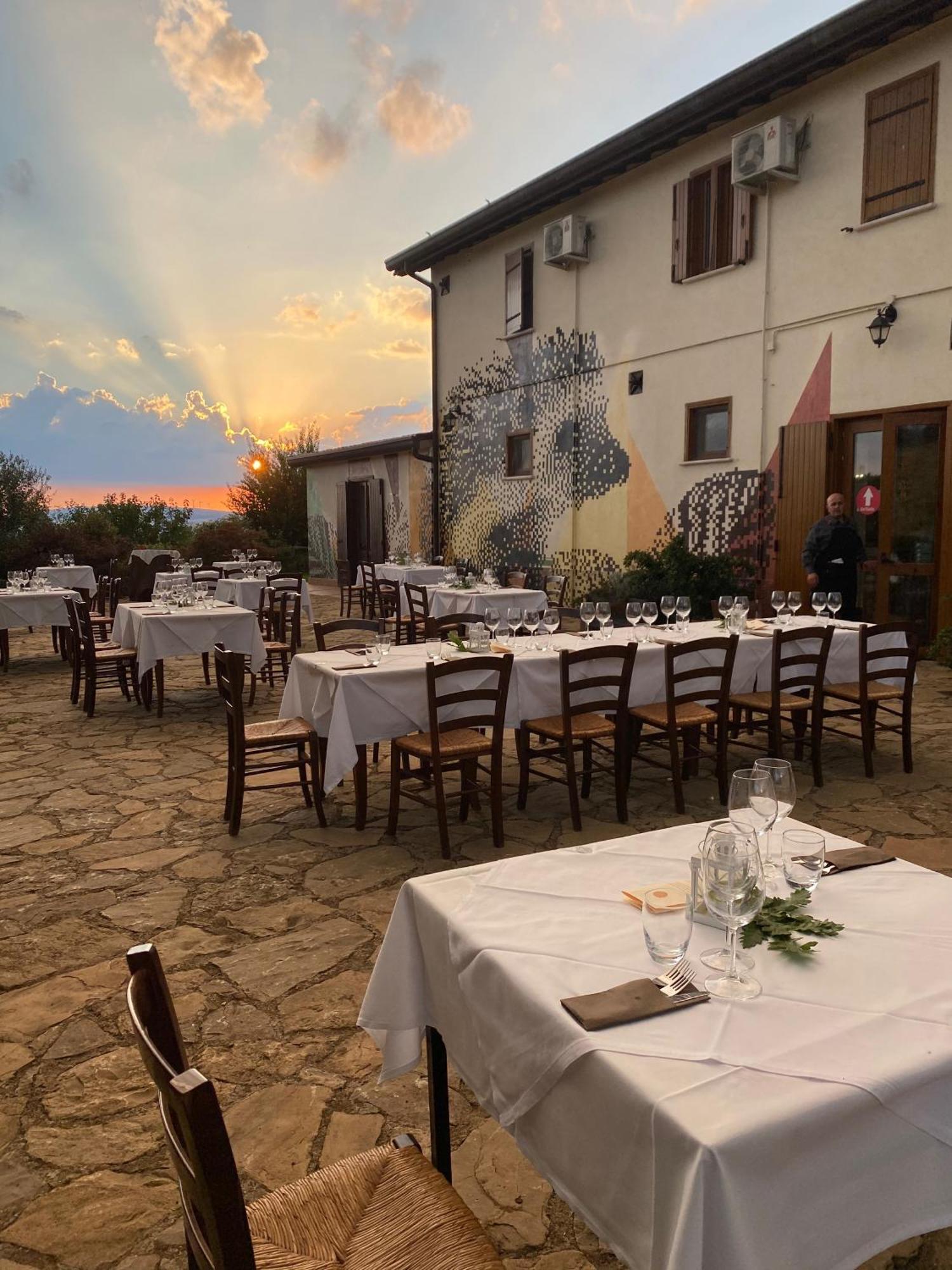 Agriturismo Il Riccio モンティッキオ エクステリア 写真