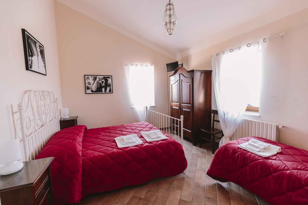 Agriturismo Il Riccio モンティッキオ エクステリア 写真
